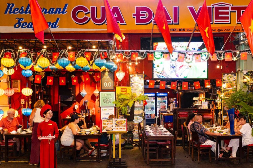 Dining Solutions for International Tour Groups in Saigon – Recommended District 1 Restaurant: Dai Viet