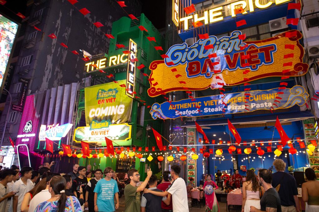 Delicious Restaurant on Bui Vien – Gio Bien Dai Viet, The Seafood Paradise of District 1