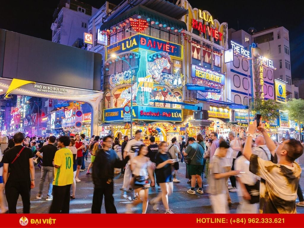 Best Late-Night Seafood Restaurant in District 1 Saigon