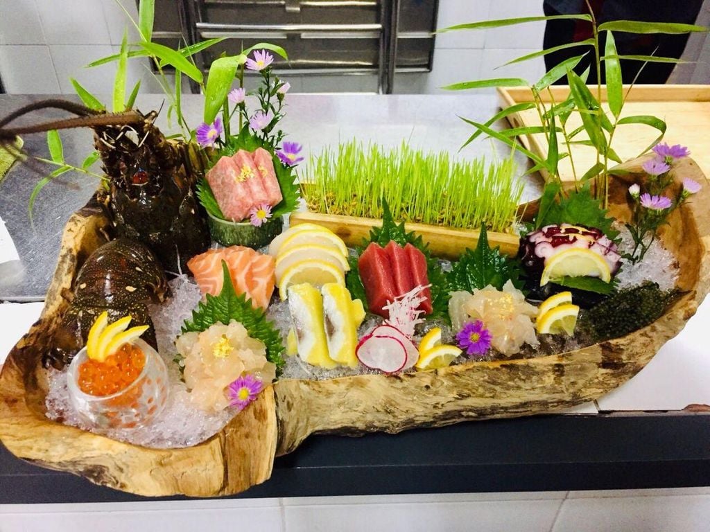 Lobster Sashimi in Ho Chi Minh City – Experience the Finest at Sen Dai Viet Restaurant