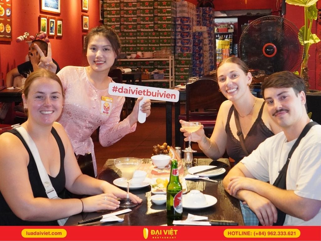 Ăn Gì Ở Bùi Viện? Thưởng Thức Hải Sản Tươi Sống Tại Nhà Hàng Đại Việt