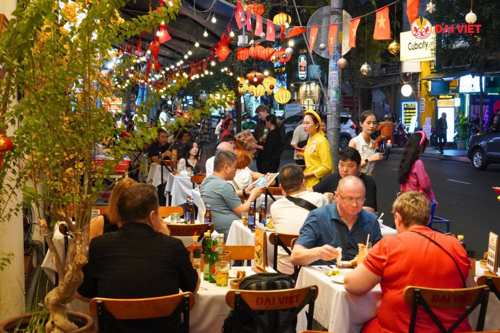 Khám Phá Top Những Nhà Hàng Quận 1 Ngon Được Du Khách Yêu Thích Tại Sài Gòn