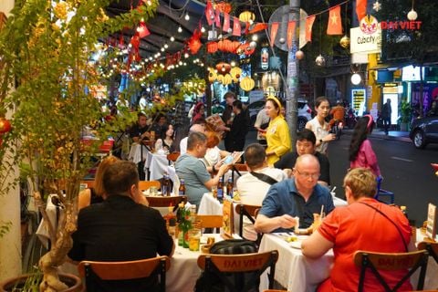 Khám Phá Top Những Nhà Hàng Quận 1 Ngon Được Du Khách Yêu Thích Tại Sài Gòn