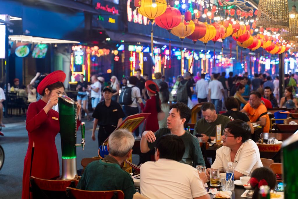 Bào Ngư Sốt Trứng Muối - Món Ngon Đáng Trải Nghiệm Tại Nhà Hàng Nông Thôn Đại Việt