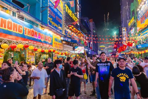 Broken Rice – A Beloved Saigon Specialty at Nong Thon Dai Viet Restaurant in District 1