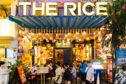 Ăn Gì Quận 1? Thưởng Thức Hải Sản Tươi Sống Tại Nhà Hàng Đại Việt