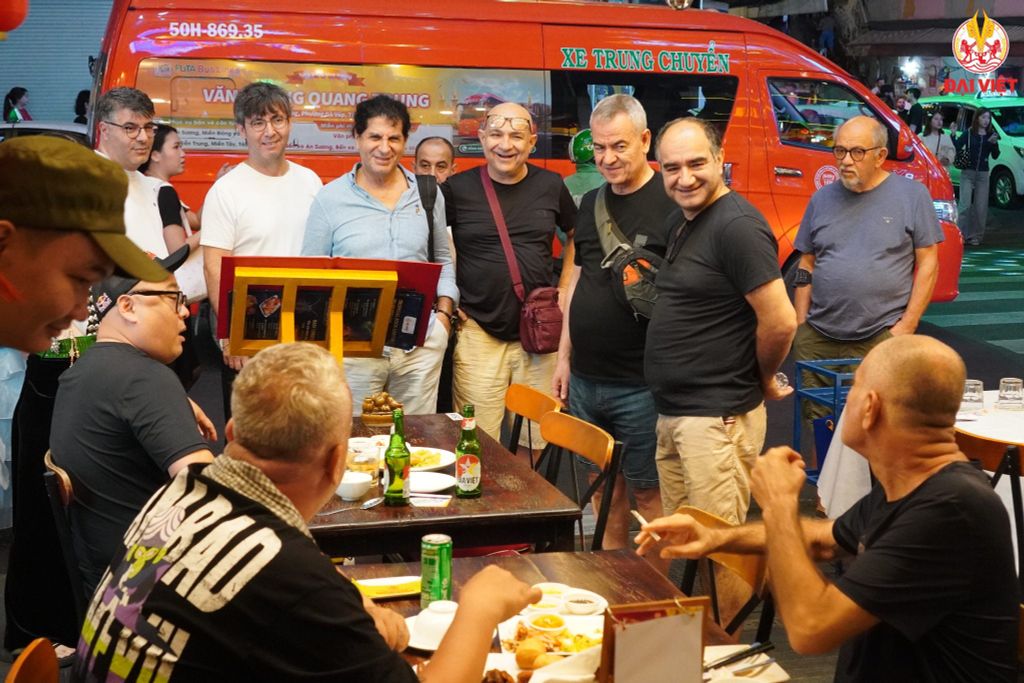 Saigon Food Travel: Gợi Ý Địa Điểm Thưởng Thức Ẩm Thực Ngon Phù Hợp Cả Khách Tây Lẫn Người Việt - Nhà Hàng Đại Việt