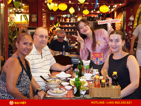 Saigon Nightlife Food: What to Eat in District 1 at Night