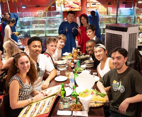 Bui Vien Restaurant Sen Dai Viet – A Fresh Seafood Paradise in the Heart of District 1