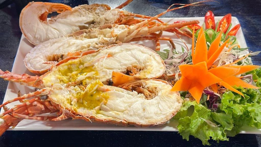 Thưởng Thức Tôm Hùm Bông Tươi Sống Tại Chuỗi Nhà Hàng Đại Việt