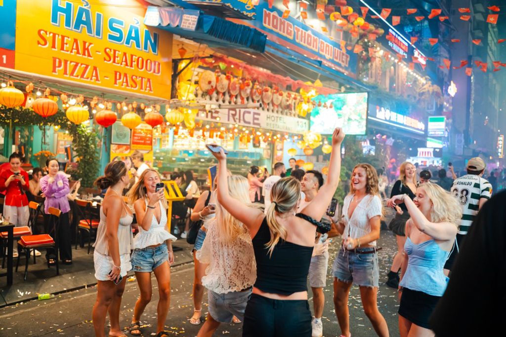 Đón Tết Bính Ngọ 2026 Tại Phố Đi Bộ Bùi Viện: Sôi Động, Trẻ Trung Và Đầy Cảm Xúc