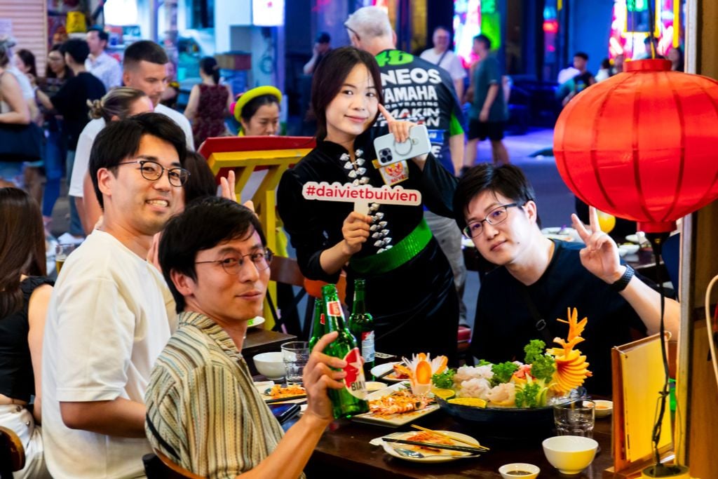 Thanksgiving in District 1 – Enjoy a Warm Thanksgiving at Dai Viet Restaurant, Bui Vien