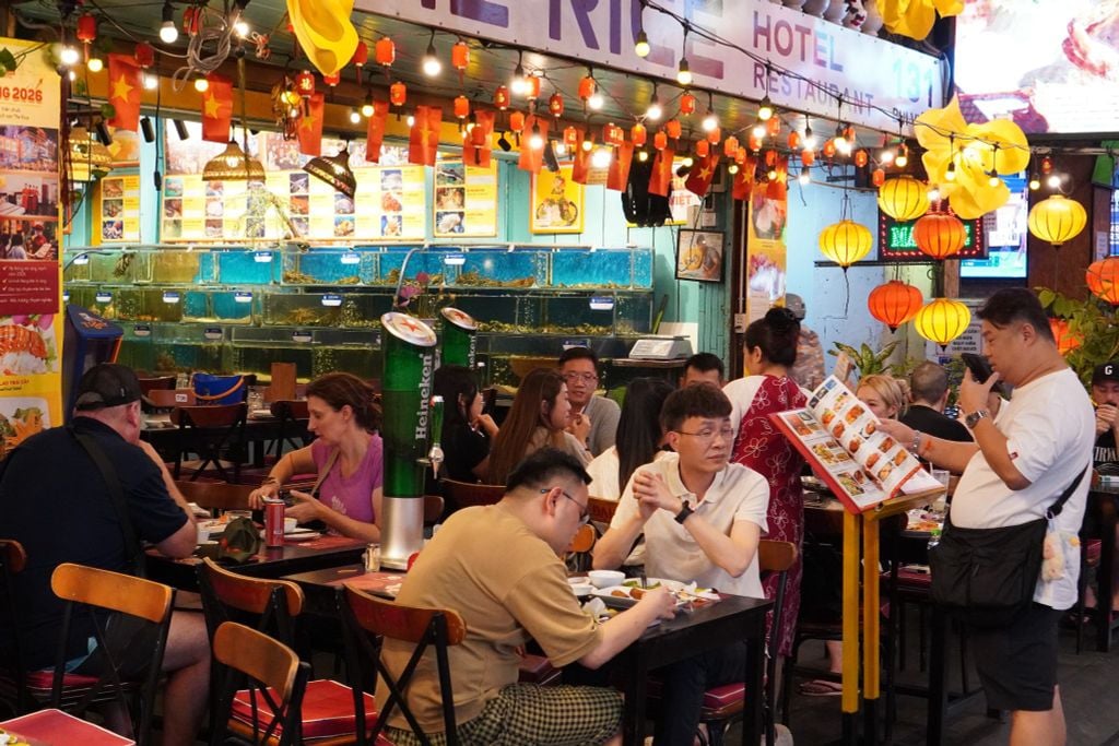 Where to Eat Late at Night in Bui Vien? Top Late-Night Dining Spot After Partying in Saigon - Nong Thon Dai Viet Restaurant