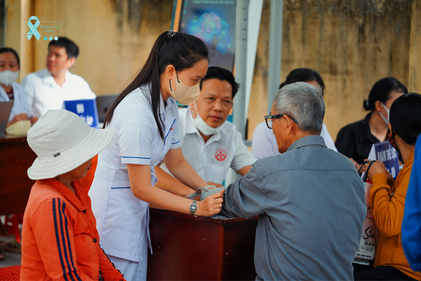 HCC ĐỒNG HÀNH CÙNG XÃ VẠN THẮNG TRIỂN KHAI CHƯƠNG TRÌNH KHÁM SỨC KHỎE MIỄN PHÍ CHO NGƯỜI DÂn