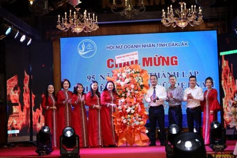 Báo DakLak: Hội Nữ Doanh nhân tỉnh Đắk Lắk gặp mặt, tôn vinh nữ doanh nhân nhân Ngày phụ nữ Việt Nam 20/10