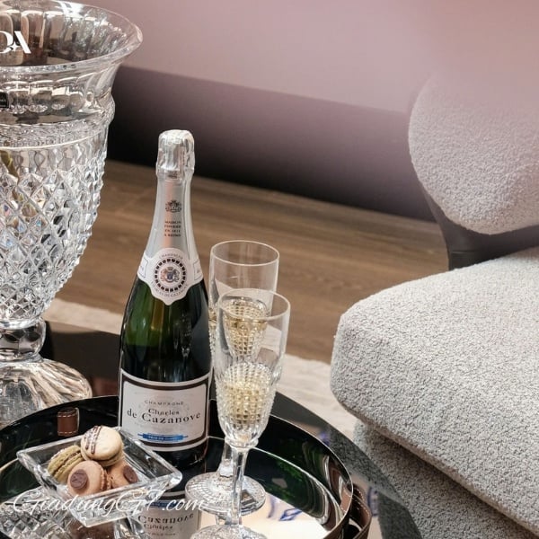 Ly Champagne & Nghệ Thuật Thưởng Thức Sâm Panh Đầy Cảm Xúc