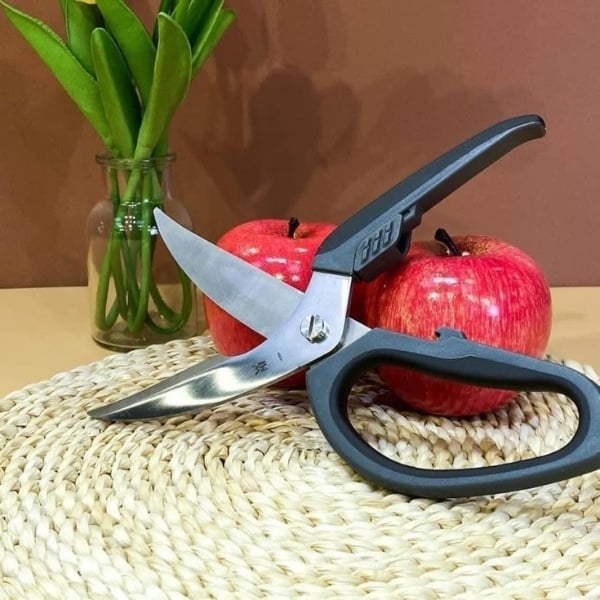 Tại Sao Mọi Nhà Bếp Đều Cần Một Chiếc Kéo Nhà Bếp Tốt