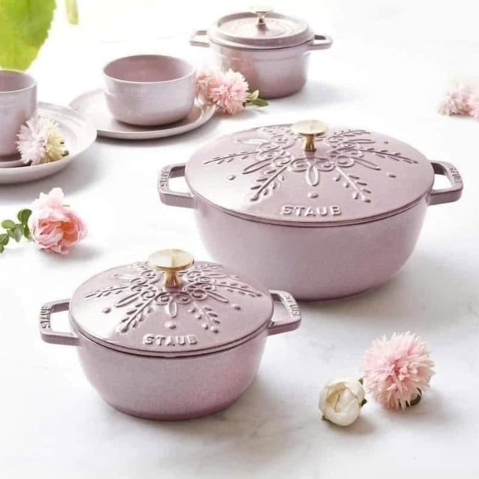 Nồi Gang Staub Snowflake Winter 16cm – Có Đáng Mua Không?