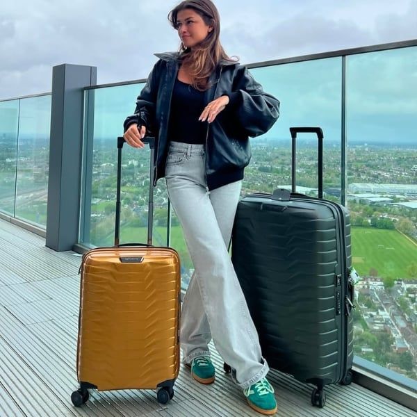 Vali Samsonite Proxis Màu Đen  Hệ thống bánh xe đôi 360º – Di chuyển trơn tru và ổn định