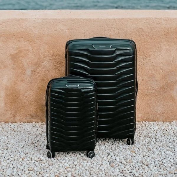Vali Samsonite Proxis Màu Đen- Size 20/25/28&nbsp;thuộc dòng sản phẩm Roxkin Samsonite đảm bảo độ bền