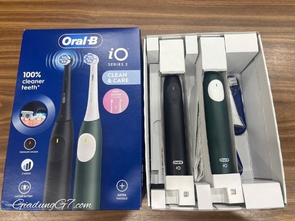 Set 2 Bàn chải đánh răng điện Oral-B iO Series 2 kết hợp các rung vi mô mạnh mẽ nhưng nhẹ nhàng với đầu bàn chải tròn