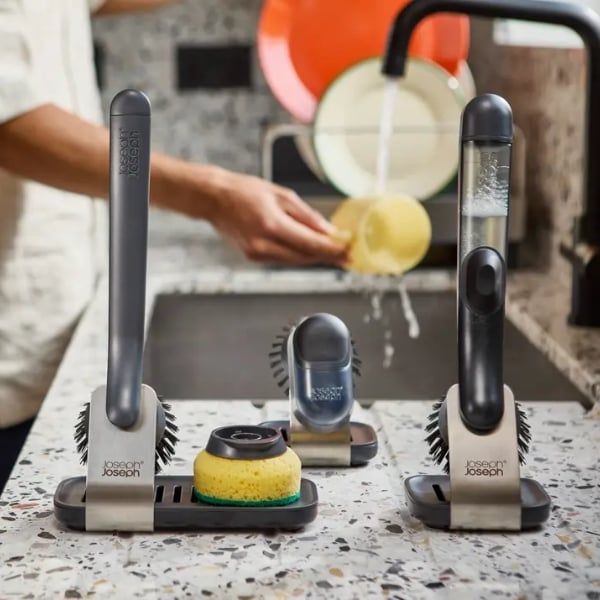 Bàn chải rửa chén Joseph Joseph 012859&nbsp;SinkTech Lông bàn chải bền chắc, chống bám bẩn, giúp làm sạch hiệu quả.