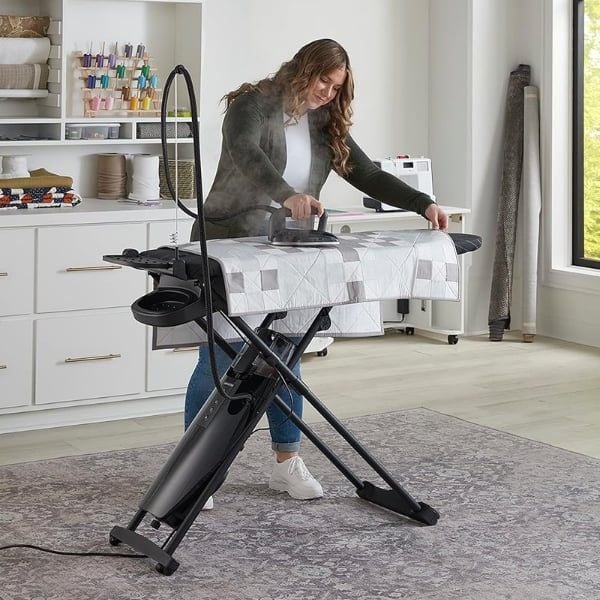 Bàn là hơi nước kết hợp cầu là Laurastar Smart U Kết quả vượt trội nhờ công nghệ tiên tiến