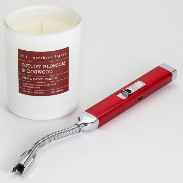 Bật lửa nến sạc điện Zippo có cấu trúc kim loại chắc chắn với cổ linh hoạt.