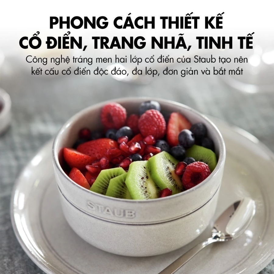 Bát tô Staub 17cm với đường kính 17 cm và thiết kế trang nhã, vượt thời gian, bát sứ Staub là vật dụng thiết thực cho việc sử dụng hàng ngày trong nhà bếp.