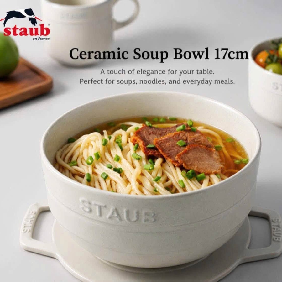 Bát tô Staub 17cm với đường kính 17 cm và thiết kế trang nhã, vượt thời gian, bát sứ Staub là vật dụng thiết thực cho việc sử dụng hàng ngày trong nhà bếp.