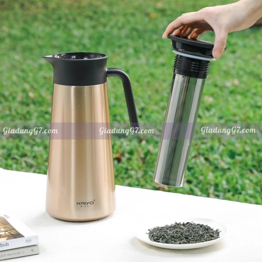 Bình giữ nhiệt kèm lọc trà Kaiyo 1.8L&nbsp;inox 304 size 1.8L Kaiyo được trang bị công nghệ giữ nhiệt chân không hiện đại giúp giữ nhiệt độ nóng/lạnh