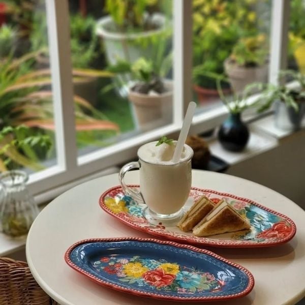 Bộ 2 đĩa oval The Pioneer Woman Fancy Flourish Narrow&nbsp;Được làm từ chất liệu gốm bền chắc, đảm bảo sử dụng lâu dài.