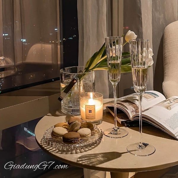 Bộ 2 Ly pha lê champagne Rogaska Avenue 135ml với những đường cắt chữ V sâu trên các sản phẩm thanh lịch, vượt thời gian