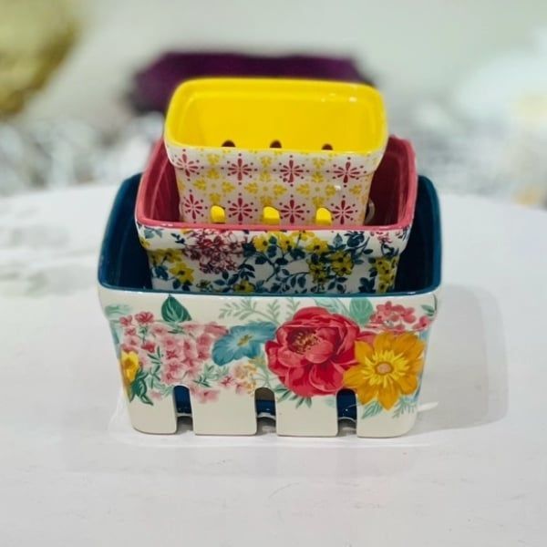 Bộ 3 rổ sứ The Pioneer Woman Fancy Flourish Sự Thực Tế và Đẹp Mắt Trọn Vẹn