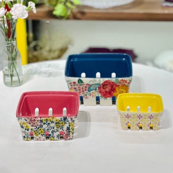 Bộ 3 rổ sứ The Pioneer Woman Fancy Flourish Sự Thực Tế và Đẹp Mắt Trọn Vẹn