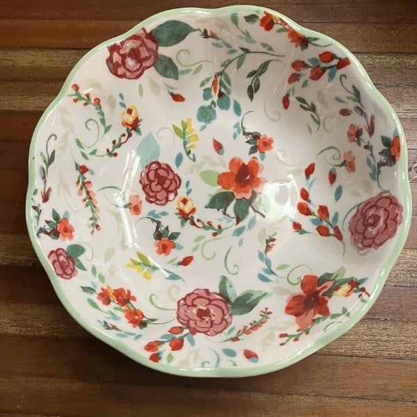 Bộ 4 đĩa sâu lòng The Pioneer Woman Painted Meadow 19cm Thiết kế sống động : Bộ sản phẩm lấy cảm hứng từ phong cách cổ điển với họa tiết hoa lá rực rỡ bên trong.