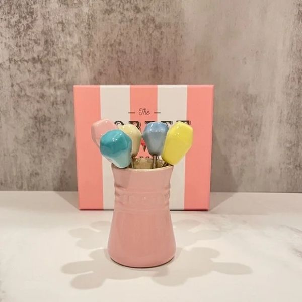 Bộ 5 dĩa hoa quả kèm hũ đựng Le Creuset&nbsp;dùng cho món khai vị, trái cây và món tráng miệng.