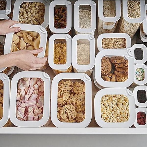 Bộ 5 hộp đựng thực phẩm khô Mepal bằng nhựa trong suốt giúp bạn có thể nhìn thấy ngay bên trong các hộp đựng bằng nhựa.