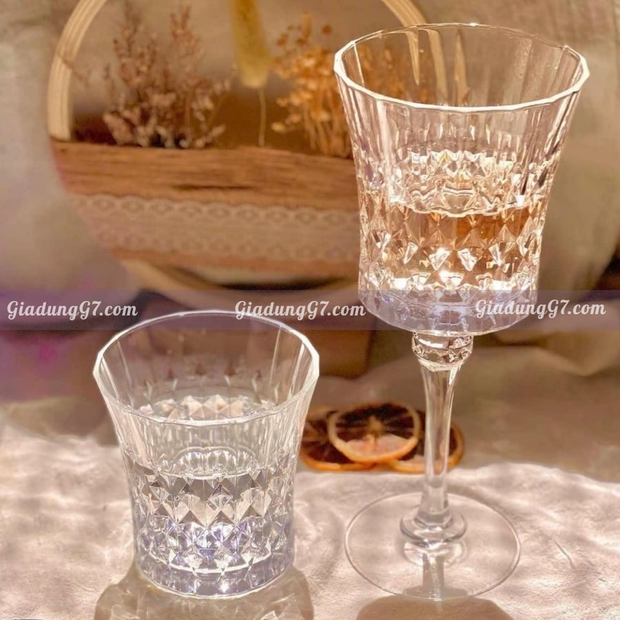Bộ 6 cốc Lady Diamond 270ml Được sản xuất tại Pháp, ly thủy tinh có chân Lady Diamond được bán theo bộ gồm sáu chiếc.