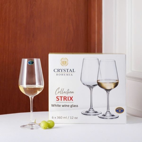 Bohemia Crystal giới thiệu ly rượu vang đỏ Strix với dung tích phổ biến 350ml. Strix là loại ly pha lê được sản xuất tại Cộng hòa Séc.