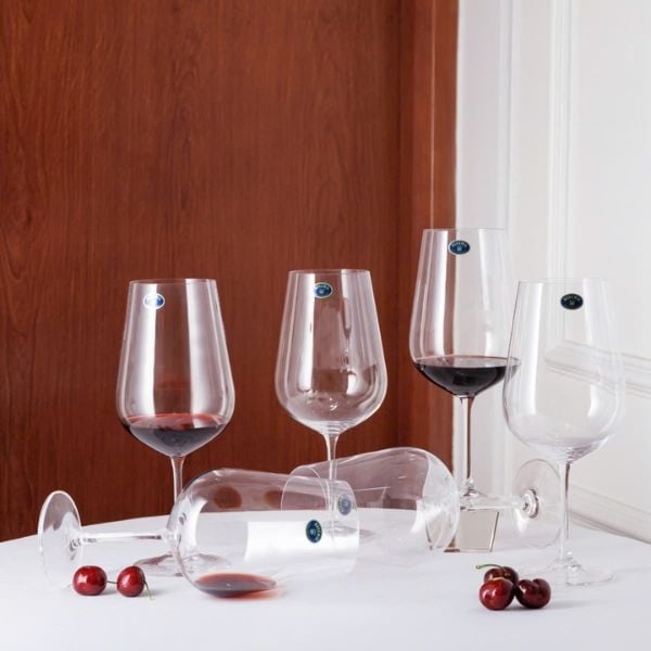Bộ 6 Ly pha lê Bohemia Crystal Strix 360ml một dòng sản phẩm hiện đại, gọn gàng, dễ kết hợp với các chủ đề bàn đa dạng nhất