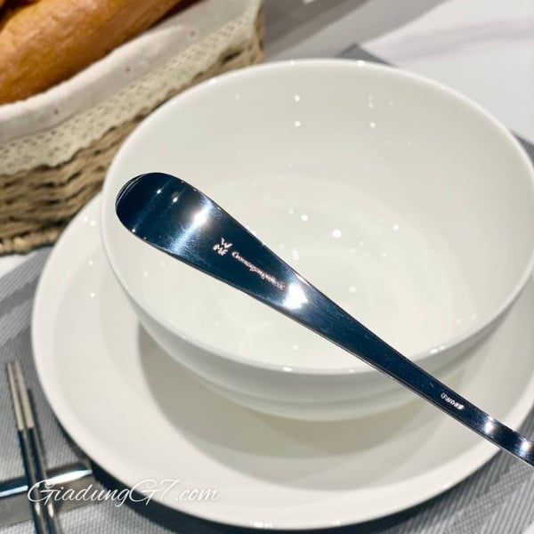 Bộ 6 Thìa Ăn Phở WMF Merit Cromargan Protect 20.7cm Tay cầm công thái học – Thoải mái trong từng thao tác
