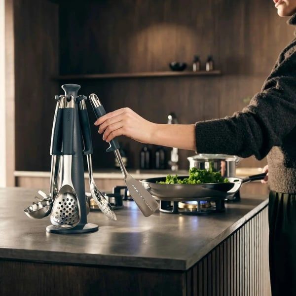 Bộ 7 món dung cụ nấu ăn Joseph Joseph 95029 Elevate Carousel 100 Công nghệ Elevate™ được thiết kế để cải thiện vệ sinh và giảm thiểu sự bừa bộn.