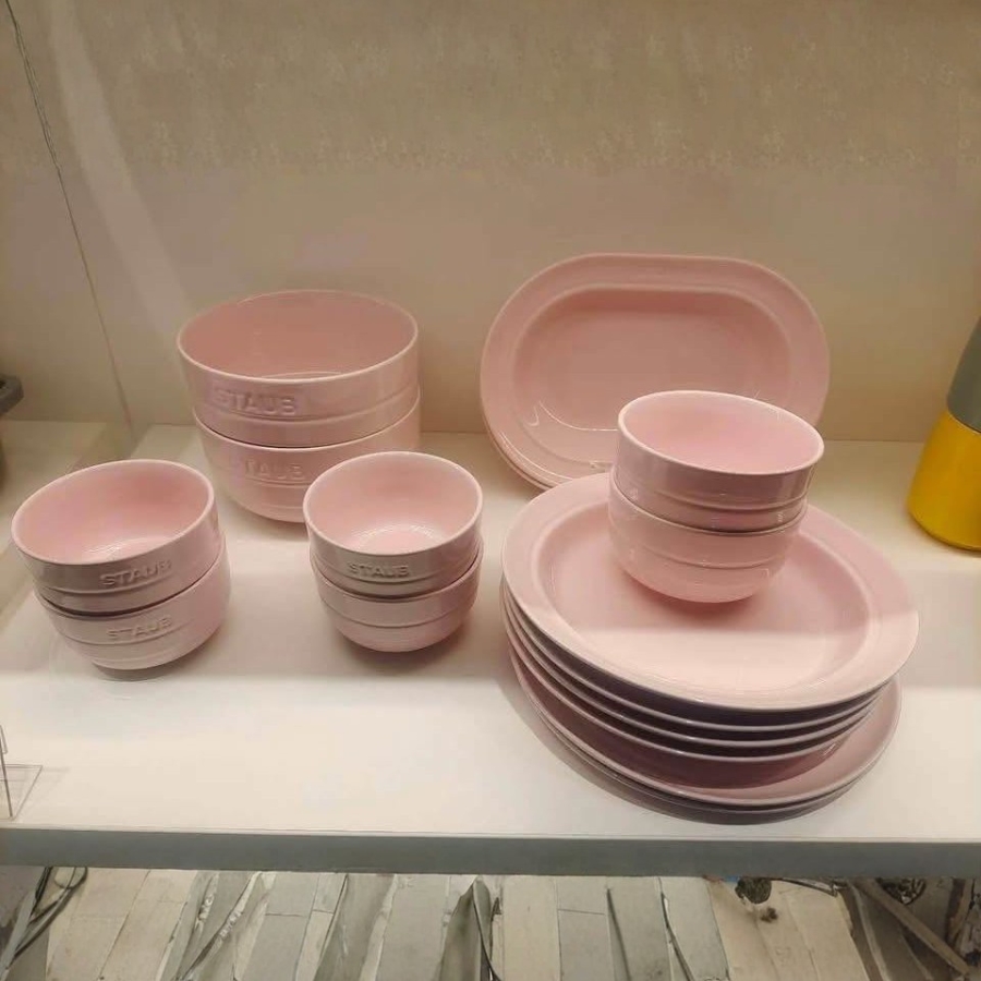 Bộ bát đĩa Staub 16 món - Màu Hồng  Sắc hồng Sorbet - Ngọt ngào mà không hề sến