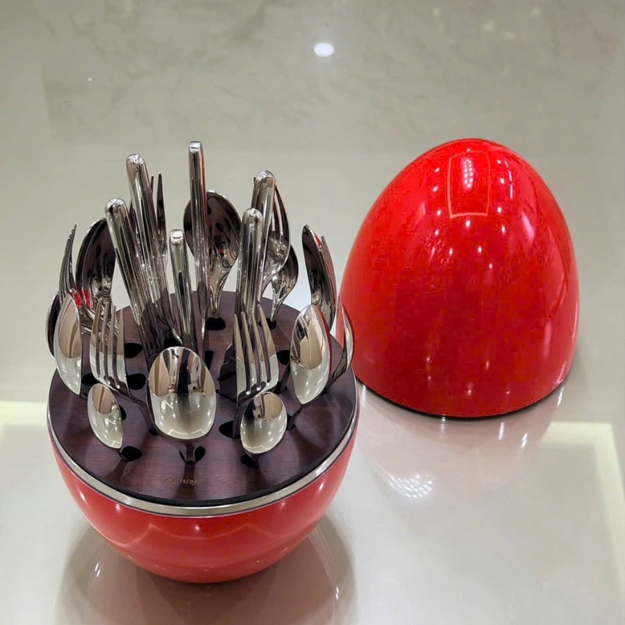 Thiết kế bộ đồ ăn trứng Mood Red phiên bản đặc biệt, tràn đầy đam mê với lớp sơn mài màu đỏ.