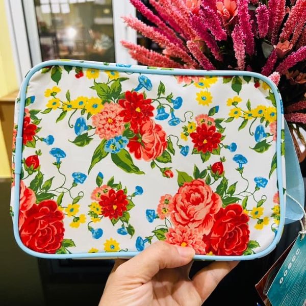 Bộ kim chỉ The Pioneer Woman. Bộ dụng cụ này bao gồm thước đo may