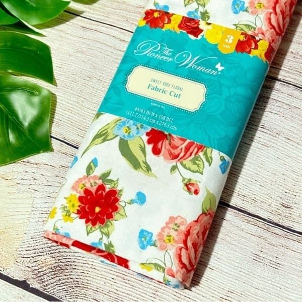 Bộ kim chỉ The Pioneer Woman. Bộ dụng cụ này bao gồm thước đo may