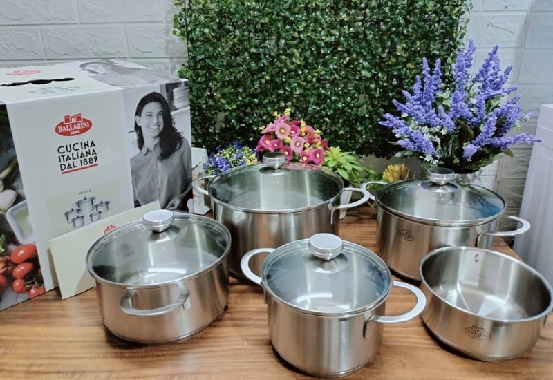 Bộ nồi chảo Ballarini Ancona gồm 4 nồi 1 quánh nội địa Đức&nbsp;được thiết kế với cấu trúc đáy sandwich tích hợp lõi nhôm bền chắc