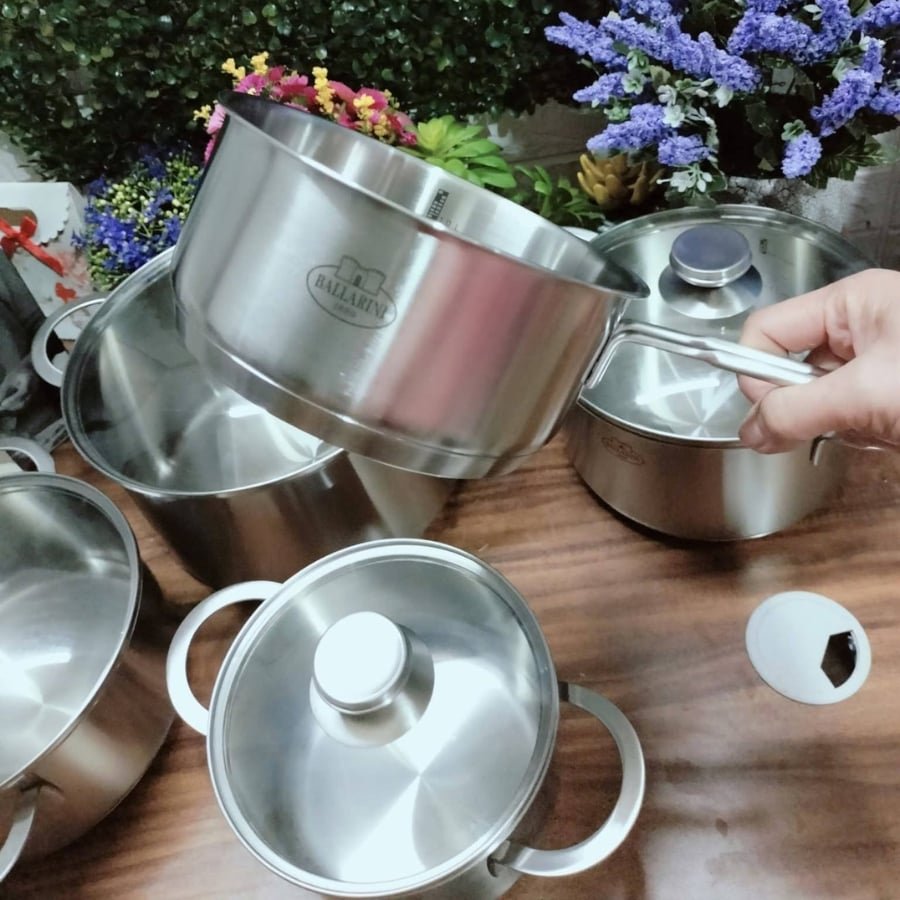 Bộ nồi chảo Ballarini Ancona gồm 4 nồi 1 quánh nội địa Đức&nbsp;được thiết kế với cấu trúc đáy sandwich tích hợp lõi nhôm bền chắc