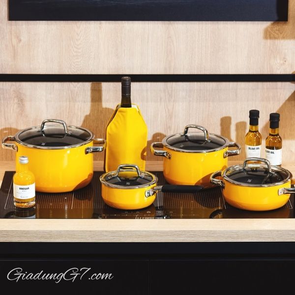 Bộ nồi WMF Fusiontec Mineral 4 chiếc màu vàng&nbsp;(3 nồi, 1 quánh) sử dụng được cho bếp từ có Nắp Kính